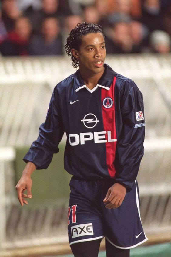 PSG 2001-02 Home Jersey Ronaldinho