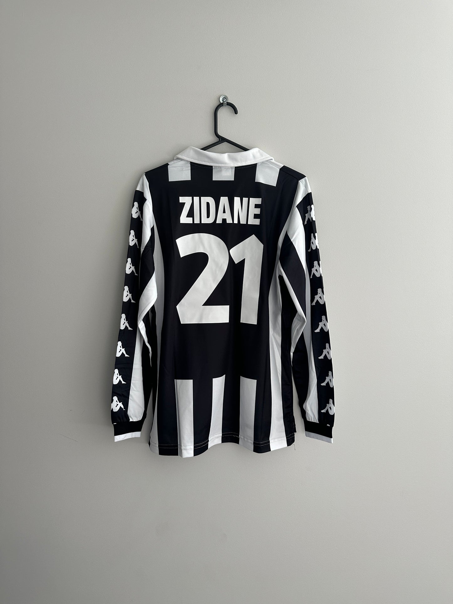 Juventus 1999-00 Home Jersey Zidane