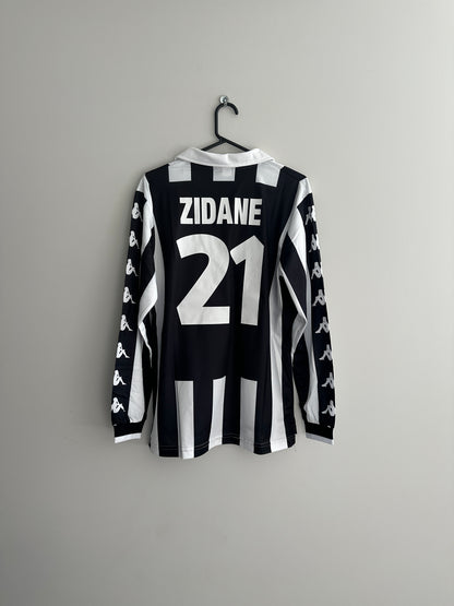 Juventus 1999-00 Home Jersey Zidane