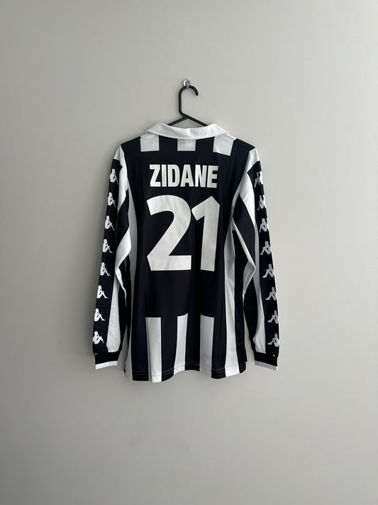 Juventus 1999-00 Home Jersey Zidane