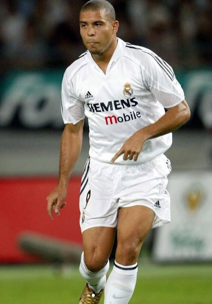 Real Madrid 2004-05 Home Jersey Ronaldo